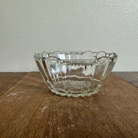 Vintage Clear Pressed Molded‎ Glass Dish with handles MISSING LID - Picture 5 of 10